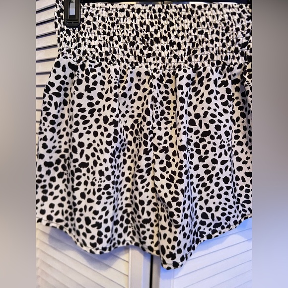 Shorts - Picture 2 of 3